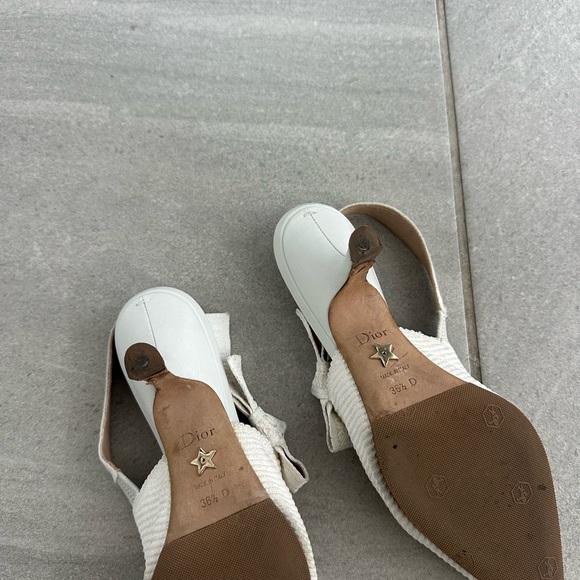 Dior White Textured Slingback Pointed Heels with Bow - Picture 4 of 4